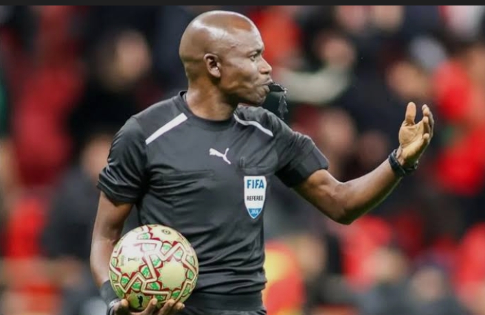 La FIFA aparta del Mundial 2026 al árbitro congoleño Jean-Jacques Ndala tras la polémica en la final de la CAN